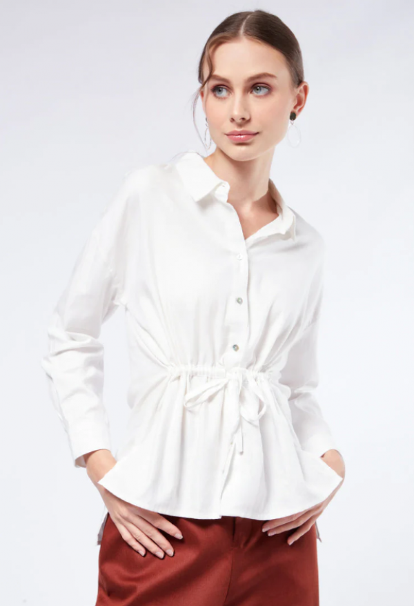 Blus dengan Detail Tali di Pinggang
